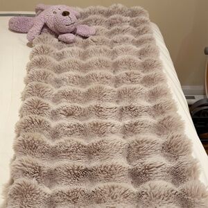 UGG Faux Fur Throw (50 x 70)